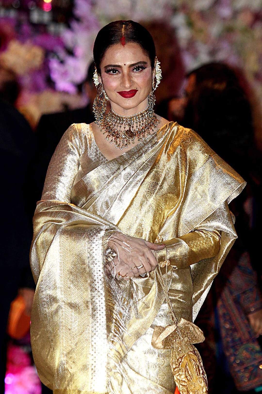 For whom does Rekha still apply Sindoor? Is it for Amitabh Bachchan or